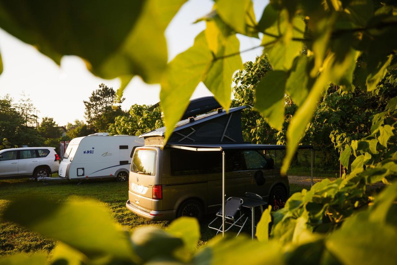 מלון Camping @ Nogometni Golf לובליאנה מראה חיצוני תמונה
